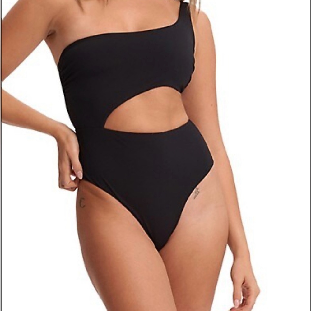 Noize Black Ribbed Cutout One-Shoulder One-Piece Swimsuit NWT